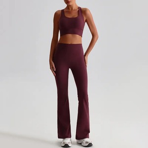 Conjunto Deportivo para Mujer, Ropa Deportiva para Gimnasio, Fitness y Yoga, Diseño Personalizado con Patrón Sólido, Bra Deportivo y Pantalones Cortos Transpirables con Cintura Alta Elástica - Product Image 3
