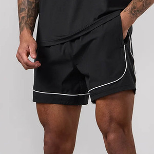 Pantalones cortos de entrenamiento para hombre, negros, con logo OEM personalizado, ribete en contraste, 5 pulgadas de largo, tela de nailon que absorbe el sudor, para gimnasio. - Product Image 1