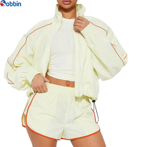 Conjunto Deportivo de 2 Piezas para Mujer, Estilo Hip Hop, Color Crema con Rayas Rojas, Corte Holgado, Manga Larga, Pantalones Cortos, Ropa Casual de Primavera/Verano - Product Image 5