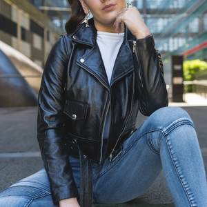 Nuevas chaquetas de mujer con cuello de cremallera negro y logotipo personalizado, chaqueta vintage para invierno, chaqueta bomber de cuero genuino, ropa de calle. - Product Image 5