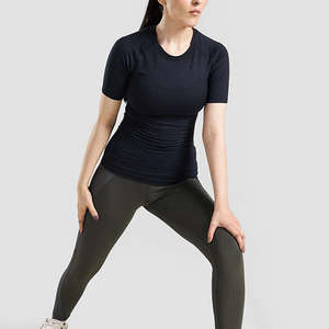 Conjunto Deportivo para Mujer: Sujetador Deportivo de Alta Elasticidad con Espalda Abierta, Leggings de Cintura Alta con Control de Abdomen y Pantalones Anchos Acampanados para Yoga y Fitness - Product Image 3