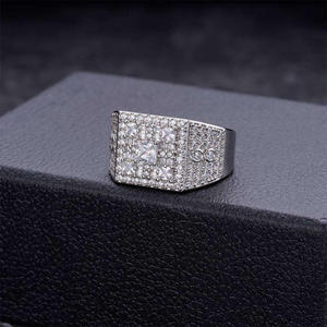 Anillo de Lujo para Hombre con Diamante Cultivado en Laboratorio, Plata 925, Diseño Cuadrado con Detalles, para Compradores de Joyería al Por Mayor - Product Image 1