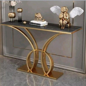 Chic <b>console</b> <b>table</b> with black marble-effect top supported by intertwined gold-finished <b>legs</b>, available at wholesale prices. - Product Image 1