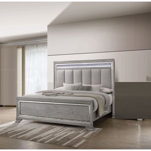 Letto matrimoniale in legno stile moderno glamour, finitura grigio chiaro con striscia LED integrata, testiera imbottita con bordi decorati (1 pz) - Product Image 1