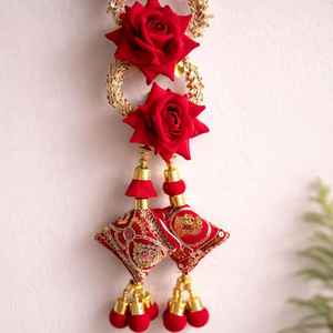 Paranda de Moda con Flores de Rosa para Mujer, Accesorios para el Cabello con Cuentas, Paranda Tradicional India/Punjabi/Jaago Parandi - Product Image 4