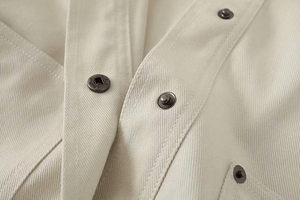 Camisa vaquera casual de mujer para otoño/invierno con pedrería, cuello vuelto, manga larga y corte cropped - Product Image 4