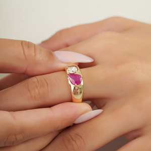 คอลเลคชั่นเครื่องประดับผู้หญิงมาแรง แหวนทองคำขาว 14K ประดับทับทิมและเพชรแท้ 100% งานแฮนด์เมด Toi et Moi รูปทรงโดม ผลิตจากโรงงาน เครื่องประดับขายส่ง - Product Image 4