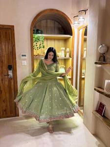 Ensemble Kurti en coton brodé vert avec dupatta, tenue traditionnelle ethnique pour femmes, robe de mariage ample, longueur au sol, Inde, Pakistan - Product Image 1