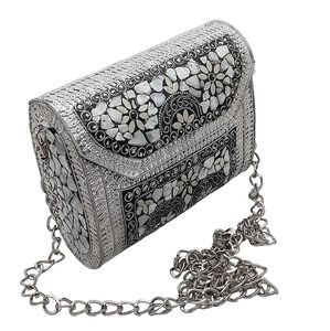Sac à main élégant en laiton, sac à main de créateur fait main abordable pour femmes, idéal pour les fêtes, les mariages et les occasions festives - Product Image 3