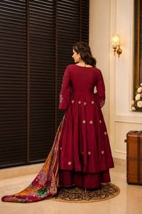 ชุดเดรส Anarkali ดีไซน์เนอร์ระดับพรีเมียมสำหรับผู้หญิง พร้อมกางเกง Palazzo และผ้าคลุมไหล่ ประดับด้วยงานปัก เหมาะสำหรับงานปาร์ตี้และงานแต่งงาน  สำหรับส่งออกจำนวนมากจากอินเดีย - Product Image 4