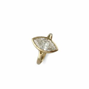 Bague de fiançailles solitaire minimaliste en or 14 carats avec diamant marquise 1,5 carat, couleur DEF, clarté VS-VVS, sertie clos, cadeau d'anniversaire pour elle - Product Image 1