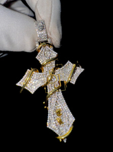 เครื่องประดับเงินคุณภาพดีแบบกำหนดเองที่เหมาะกับชายและหญิงเครื่องประดับดีไซน์ที่เป็นเอกลักษณ์ของน้ำแข็งรูปไม้กางเขนทรงเพชรโมอิสของขวัญที่สมบูรณ์แบบทางศาสนา - Product Image 2