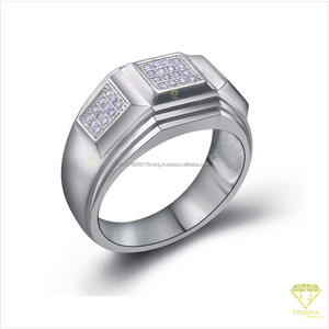 Bague géométrique de créateur en argent sterling 925 avec diamant moissanite et design scintillant multi-panneaux pour revendeurs de bijoux - Product Image 2