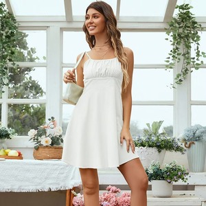 Robe d'été et de printemps sexy en soie unie pour femme, style simple à bretelles, coupe trapèze, pour la plage ou les occasions décontractées, idéale pour les femmes occidentales. - Product Image 5