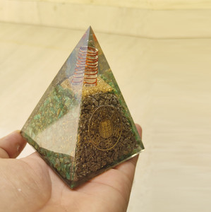 Nouveauté Vertical Split Vert Jade Pyrite Cristal Pierre Précieuse En Vrac Orgone Pyramide Sculpté Gravure EMF Protection pour Argent Amour - Product Image 4