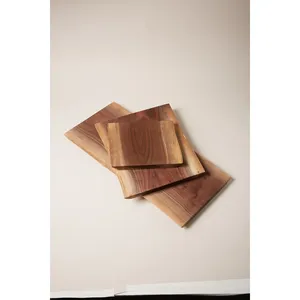Plateau de service en bois fait main, design minimaliste rectangulaire, planche à découper en bois massif pour la cuisine - Product Image 1
