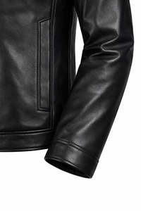 Chaqueta de Cuero Sintético Negra Vintage Personalizada para Hombre, 750 Gsm, Paneles Lisos, Logotipo Grabado con Láser Personalizado, Etiqueta Privada, Impermeable - Product Image 4