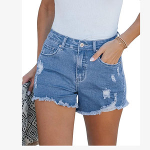 Shorts en jean délavé chimiquement, taille mi-haute, éco-responsables, avec fermeture boutonnée, ourlet déchiré, coupe décontractée ample pour femme - Product Image 1