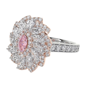 Anillo de Dos Tonos con Diamantes Rosados Vívidos en Corte Marquesa, Diseño Floral y Halo de Diamantes Blancos en Espiral con Banda Pavé - Product Image 4