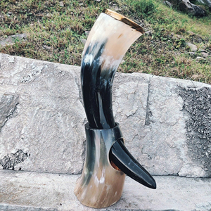 Corne à boire artisanale indienne polie, écologique, en corne naturelle, redonnant vie aux traditions anciennes, style héritage, décoration animale pour la maison - Product Image 1