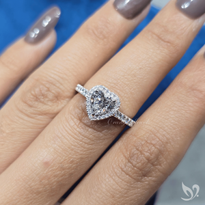 Anillo de Compromiso con Diamante de 1 Quilate en Forma de Corazón con Halo, Piedra Cultivada en Laboratorio, Banda Brillante con Pavé, Oro Blanco - Product Image 4