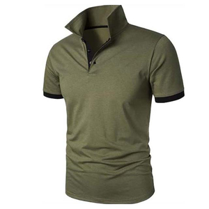 Polo de punto para hombre, color verde oliva, manga corta, estilo casual, con ribete negro en el cuello y los puños. - Product Image 1