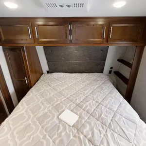 Caravane de voyage 4x4 en acier inoxydable avec cuisine, salle de bain et espace de couchage, type 5th Wheel Toy Hauler - Product Image 5