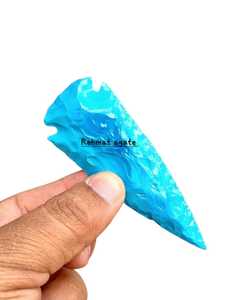 Pointe de flèche turquoise sculptée à la main en pierre naturelle, idéale pour cadeau et décoration - Product Image 3