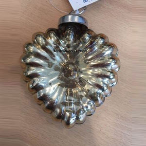 Adorno Navideño Colgante de Acero Inoxidable Hecho a Mano con Forma de Corazón Martillado, Regalo Decorativo para Fiestas - Product Image 2