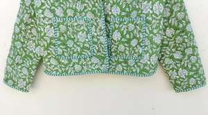 Chaqueta de Algodón Acolchada Floral Verde Hecha a Mano: Prenda Reversible para Mujer - Product Image 3