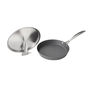 MB-2580 Kurotsuchi nitrided carbon steel frying pan with 24cm stainless steel lid set.