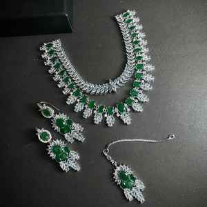 Parure de collier ras-du-cou plaqué or de qualité supérieure, style ethnique traditionnel, avec motif floral en zircon, bijoux de mariage et de fête d'inspiration antique - Product Image 2