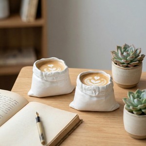 แก้วกาแฟเซรามิกทำมือลายถุงนำโชค พร้อมลายหัวใจสไตล์มินิมอล สำหรับใช้ในบ้าน - Product Image 1