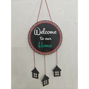 Letrero de Bienvenida de Madera de Acacia Pintado a Mano con Borde Floral y Adornos de Casa - Venta al por Mayor - Product Image 4