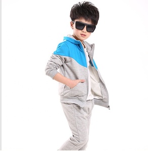 Chándal personalizado barato para niños, chándal con capucha y cremallera de entrenamiento deportivo con diseño de panel lateral de contraste para niños - Product Image 3