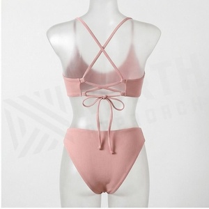 Ensemble bikini 2 pièces côtelé rose pour femme avec haut dos nu croisé et bas taille haute à cordon de serrage - Product Image 2