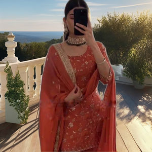 Conjunto de traje de verano vintage TOP SHARARA DUPATTA de georgette sintético con bordado de lentejuelas de 5 mm, holgado, de cintura natural, liso, hasta la rodilla - Product Image 1