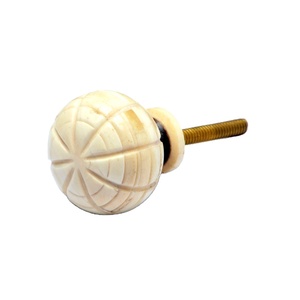 Bouton sculpté nouveauté blanc os et corne conception d'échecs 2025 boutons de tiroir pour placard/commode/incrustation d'os artisanale - Product Image 2