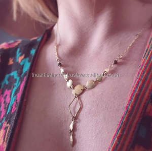 Collier en Y ou Lariat en laiton martelé fait à la main avec un design délicat en forme d'oeil de tigre et des fonctionnalités au toucher réel par Artisan Craft - Product Image 3