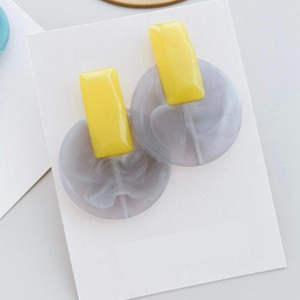 Boucles d'oreilles en résine élégantes, couleurs Pantone personnalisables, finition artisanale, mode quotidienne artistique, AL MALIK CRAFT - Product Image 2