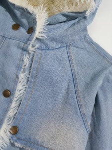 Chaqueta con Capucha de Mezclilla Azul Claro con Forro de Piel Sintética, Cierre de Botones, Corte Holgado, Abrigo Casual de Invierno, Lavado Desgastado, Elegante - Product Image 4