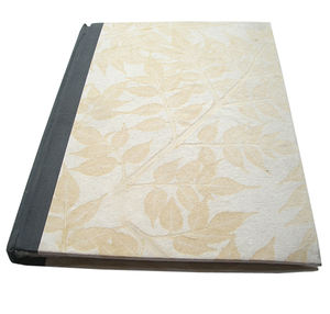 Cuaderno al por mayor con 48 hojas / 96 páginas de papel de algodón reciclado hecho a mano, color crema, con logo y diseño impresos - Product Image 2