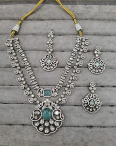 Bijoux de mariée de luxe en diamants américains, collier long à 2 couches avec pierre vert émeraude, Maang Tikka, boucles d'oreilles, bijoux de mariage en gros - Product Image 4