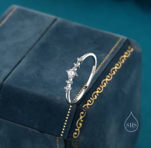 Anillo CZ en Plata de Ley, Anillo Delicado con Diamantes en Plata o Oro - Product Image 1