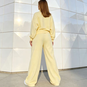 Ensemble deux pièces pour femme : Sweat-shirt demi-zip jaune pastel et pantalon large assorti en molleton épais de qualité supérieure, idéal pour se détendre - Product Image 2