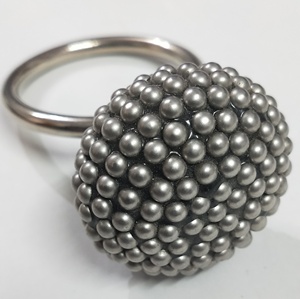 Elegante Anillo para Servilletas de Metal en Tono Plateado con Diseño Intrincado de Textura de Burbujas, Decoración Moderna y Minimalista para Mesa de Comedor para Fiestas - Product Image 2