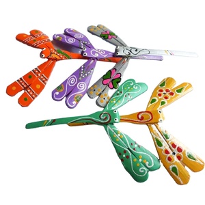 Juguete de Libélula de Bambú Pintado Ecológico para Niños - Decoración Navideña en Varios Colores, Hecho en Vietnam - Product Image 1
