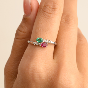 แหวนแต่งงานเพชรสองเม็ดประดับมรกตและทับทิมธรรมชาติทองคำขาว 14K - Product Image 1