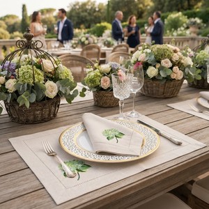 Sets de Napperons et Serviettes en Lin Naturel Brodés d'Hortensias, Décoration de Table Classique à Ourlet Brodé pour la Maison, les Mariages et les Dîners Raffinés - Product Image 2