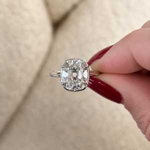 Anillo de Compromiso Moderno con Moissanita Brillante de 2 Quilates, Corte Cojín, Plata 925 Original, Regalo para Ella, para Bodas, Ceremonias y Fiestas - Product Image 4